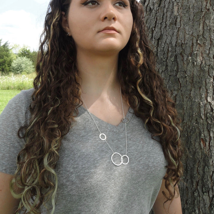 Circle necklace silver on model