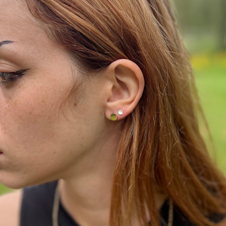 Post earrings gold on model