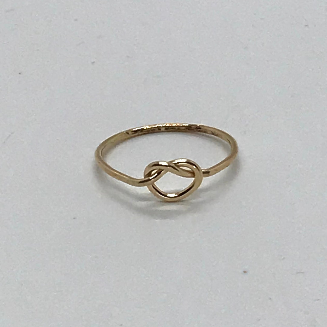 Gwen Knot Ring